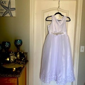 White dress with hair piece, worn once, excellent condition, washed.
